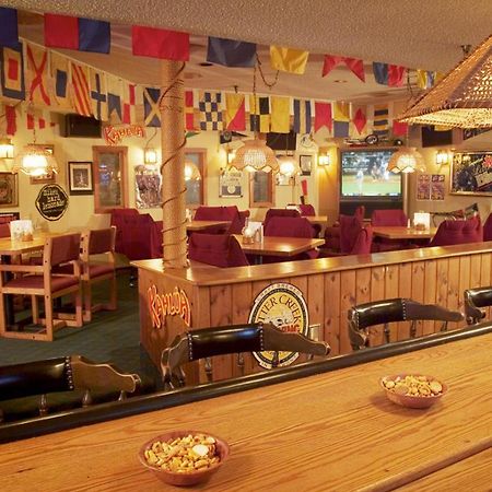 Commodores Inn Стоу Ресторант снимка