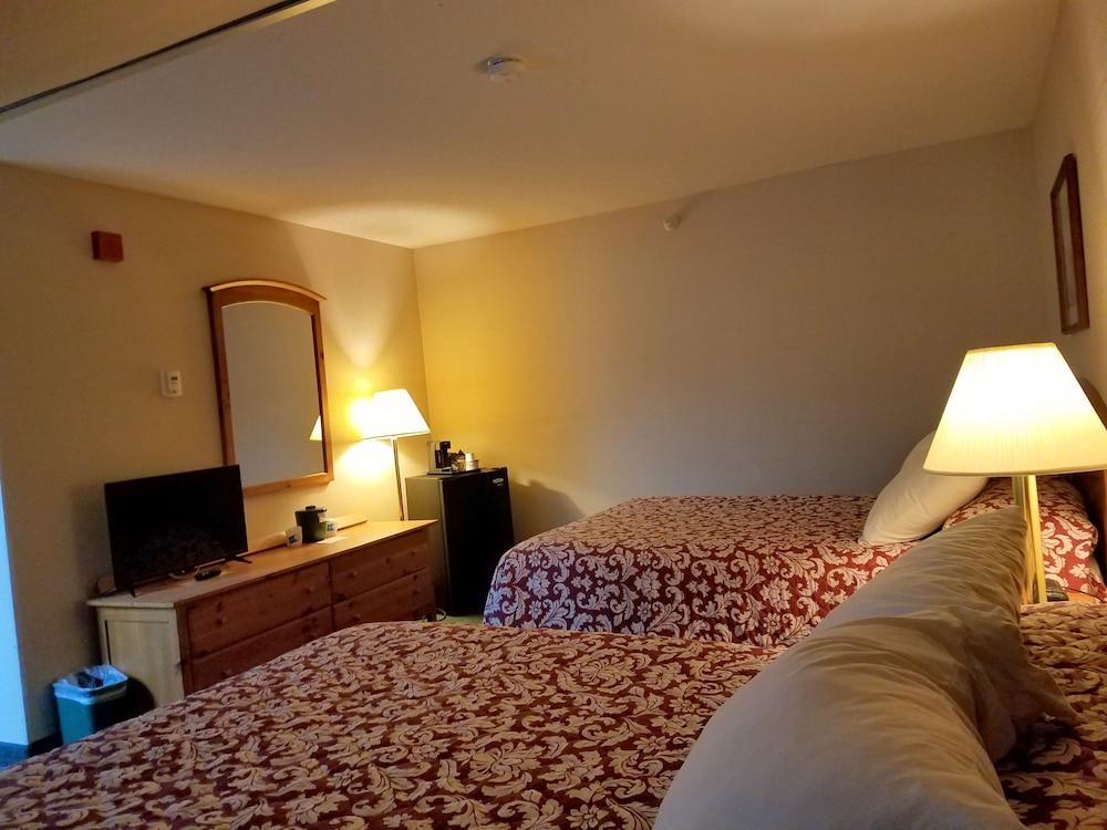 Commodores Inn Стоу Екстериор снимка