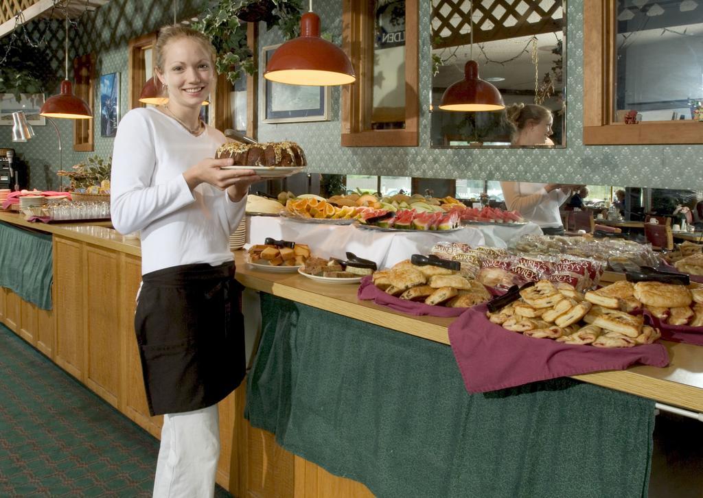Commodores Inn Стоу Екстериор снимка