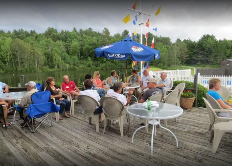 Commodores Inn Стоу Екстериор снимка