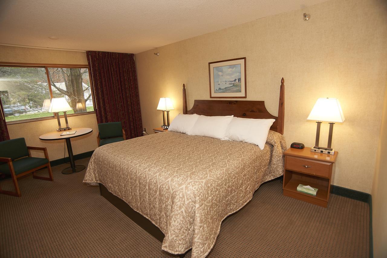 Commodores Inn Стоу Екстериор снимка