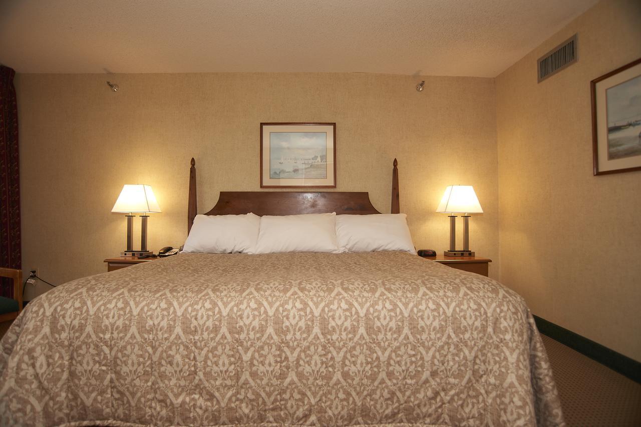 Commodores Inn Стоу Екстериор снимка