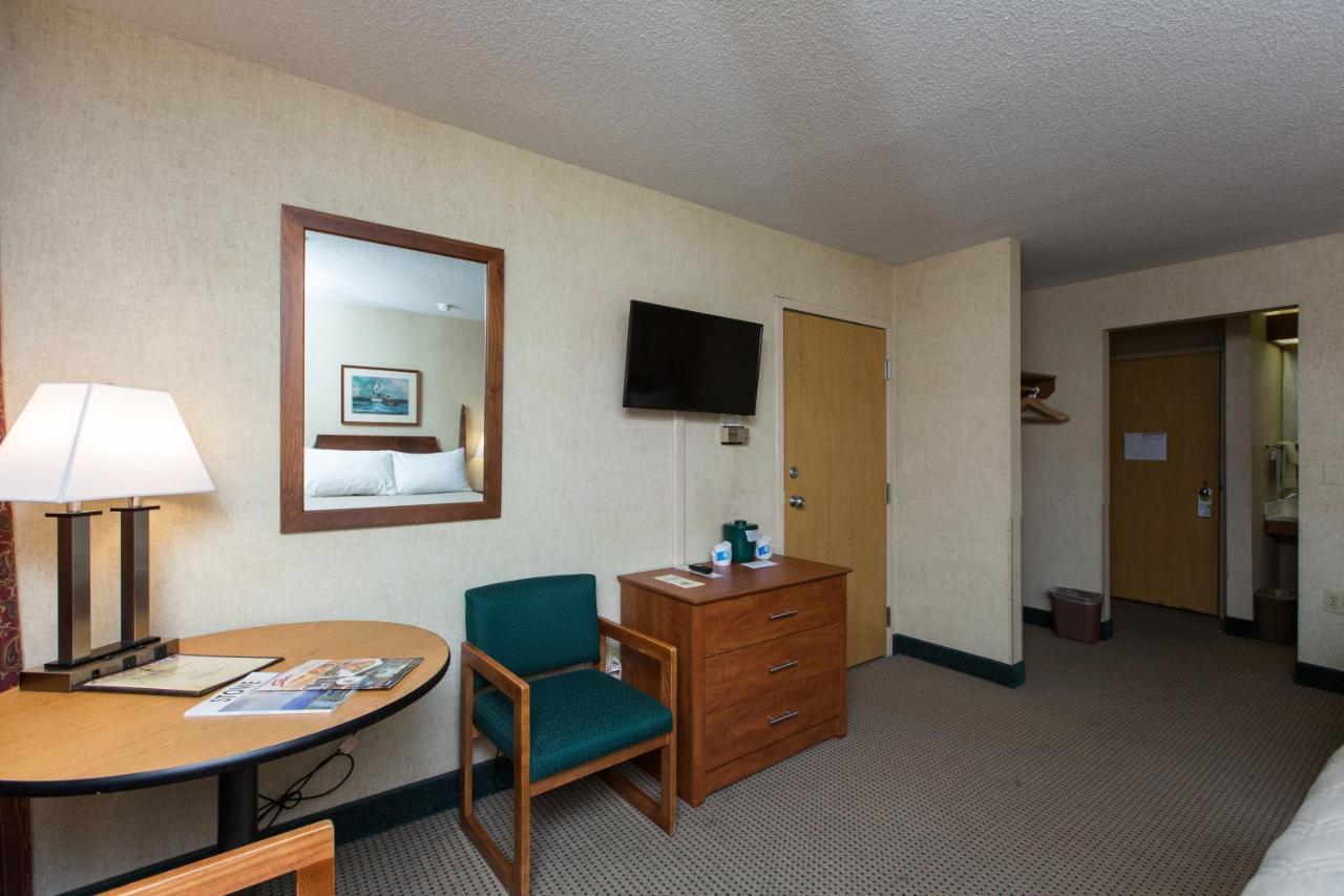 Commodores Inn Стоу Екстериор снимка