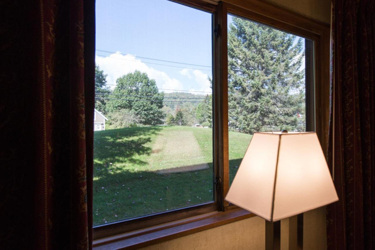 Commodores Inn Стоу Екстериор снимка