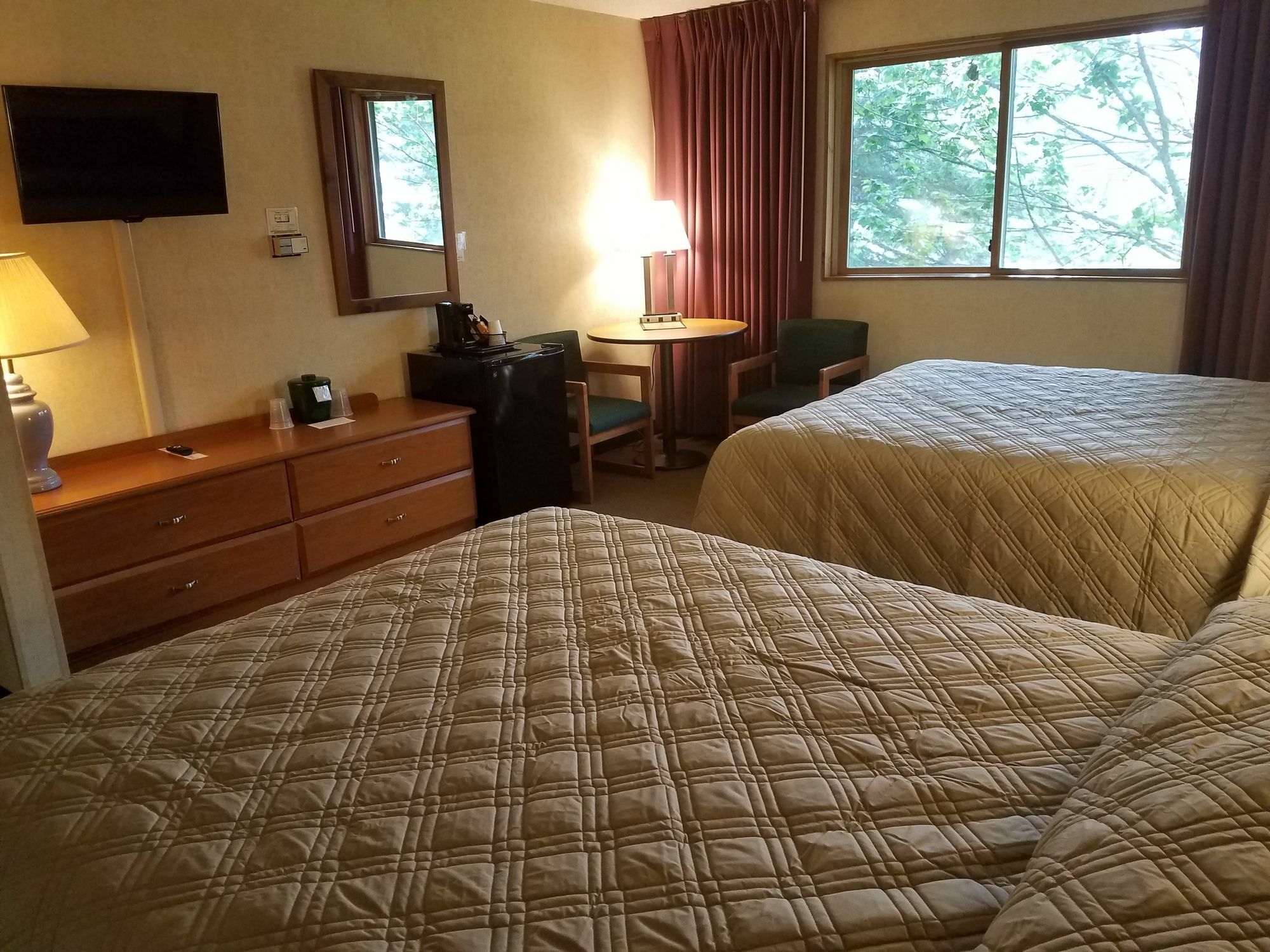 Commodores Inn Стоу Екстериор снимка